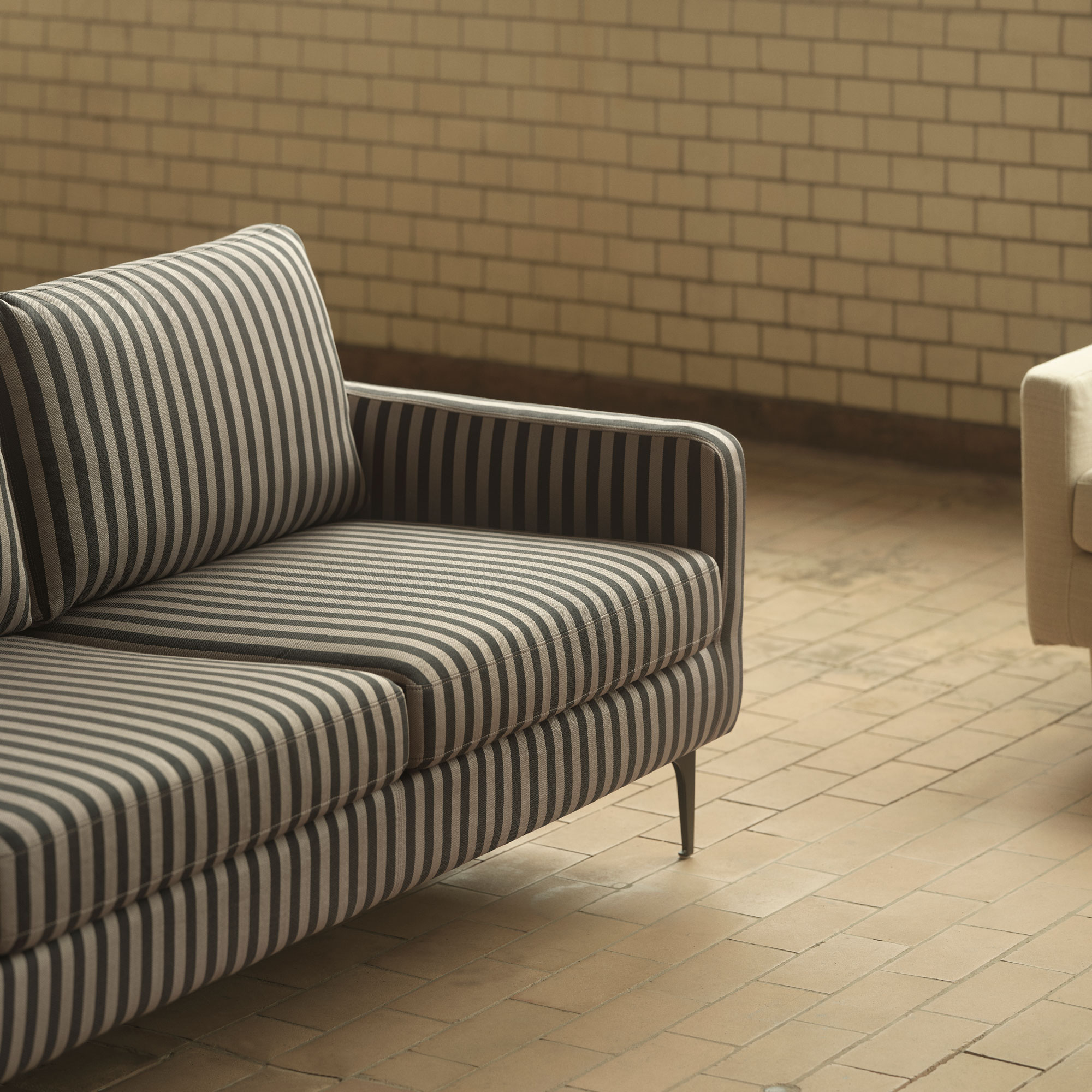 Anna, 2er Sofa - Straight Latte Black (#412286)