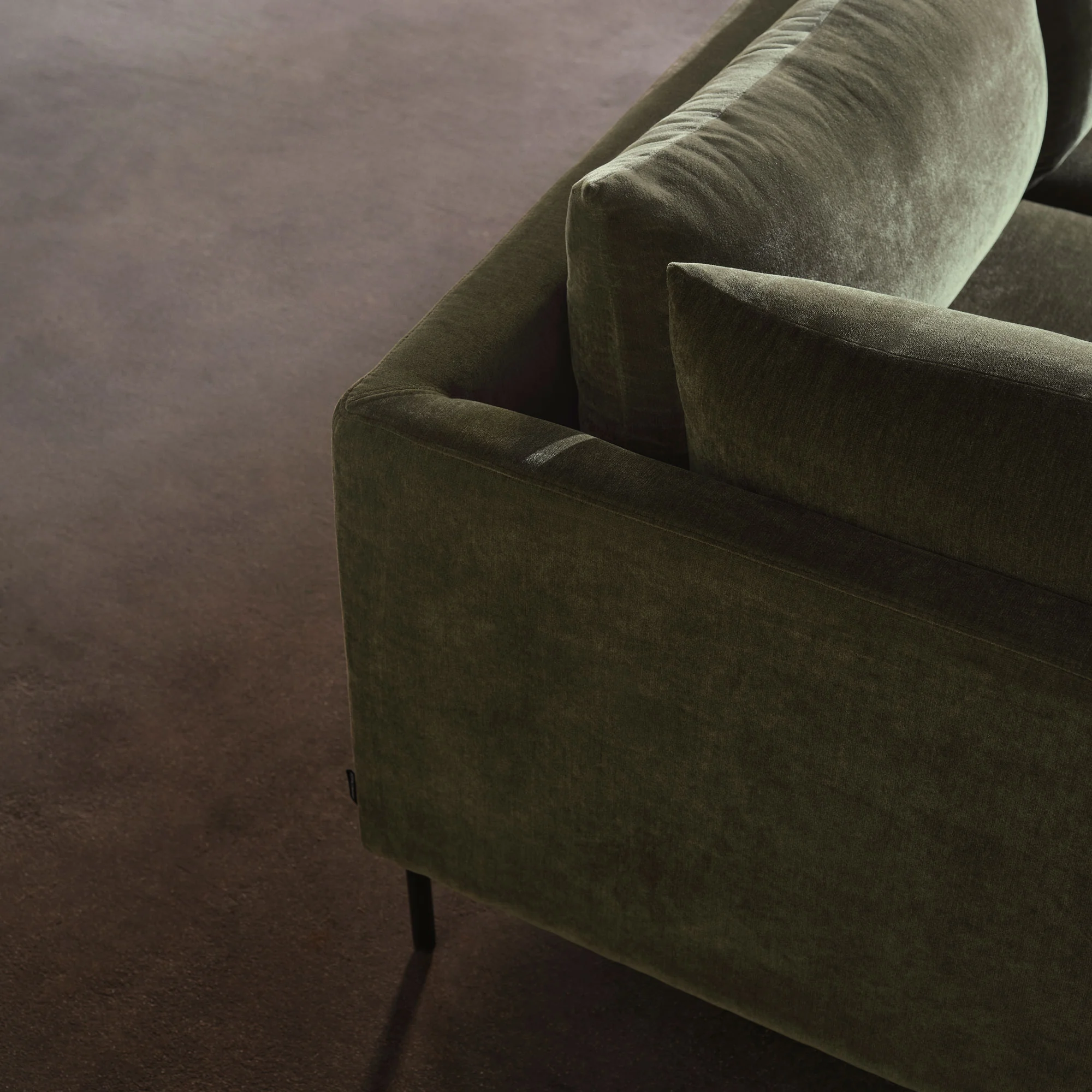 Vivica,  Sleeper sofa chaiselong left, Moss Olive,Black Metal, E, 14 cm - Moss Olive (#413943)